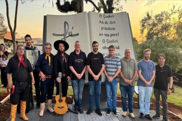 Monumento da Oração transforma praça de Corbélia em símbolo de fé e união