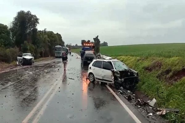 Imagem referente a notícia: Grave acidente na BR-280 em Renascença deixa feridos