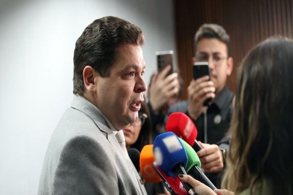Imagem referente a notícia: IPVA no Paraná: “Estão tentando achar o lado ruim dessa história, mas não há lado ruim”, afirma Gugu Bueno