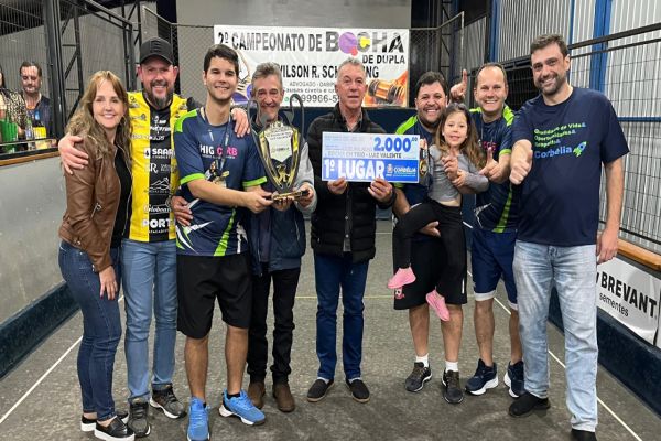 Imagem referente a notícia: Campeonato Final de Bocha de Corbélia reúne competidores e torcida; Higicorb é o grande campeão