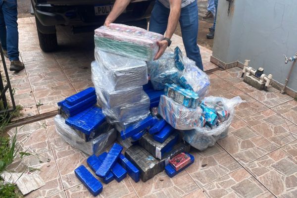 Imagem referente a notícia: Tonelada de maconha é achada em “casa abandonada” no Jardim Gramado em Cascavel