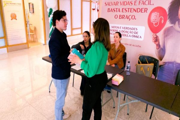 Hemocentro de Cascavel promove ação de cadastro de doadores de medula óssea no Catuaí Shopping Cascavel