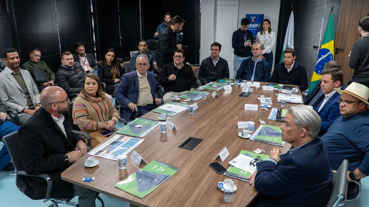 Governo apresenta projeto para revitalização da Orla Histórica de Guaratuba ao município