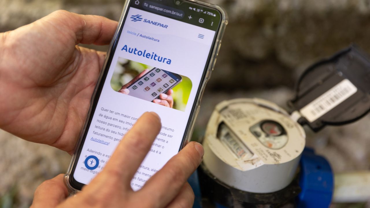 Clientes da Sanepar podem fazer leitura do hidrômetro usando aplicativo ou site