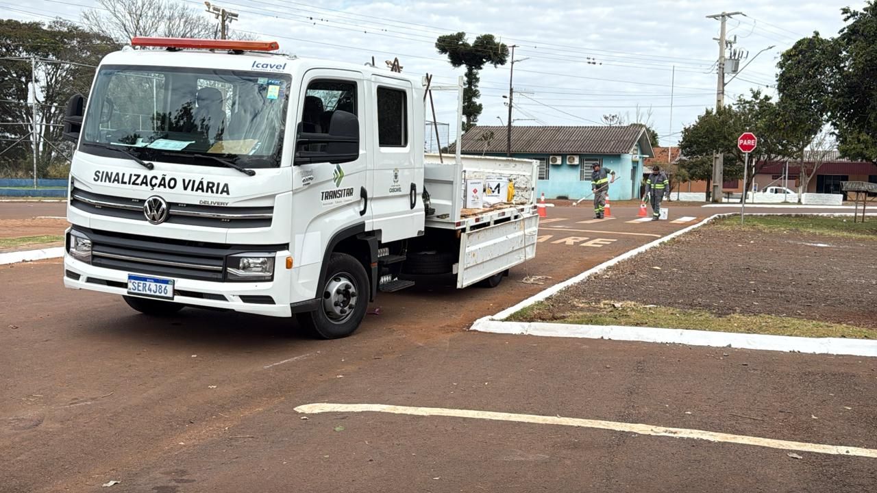 Com serviços de limpeza à pavimentação, Território Cidadão leva força-tarefa ao distrito de Rio do Salto