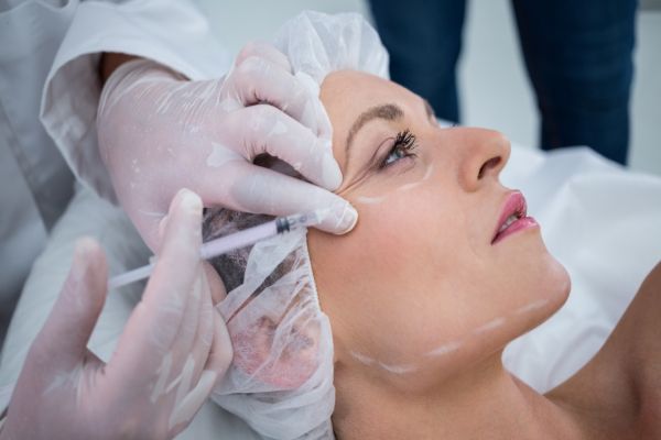 Vigilância Sanitária alerta sobre uso de substância proibida em procedimentos estéticos