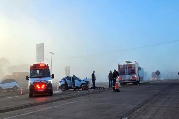 Colisão entre carro e carreta deixa cinco pessoas feridas na BR-163 em Capitão Leônidas Marques