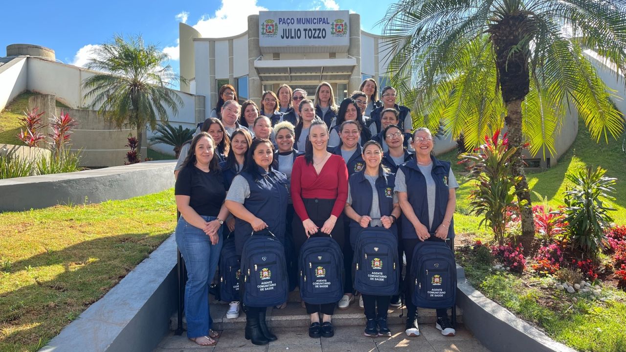 Agentes Comunitárias de Saúde de Corbélia participam de capacitação e recebem novos uniformes