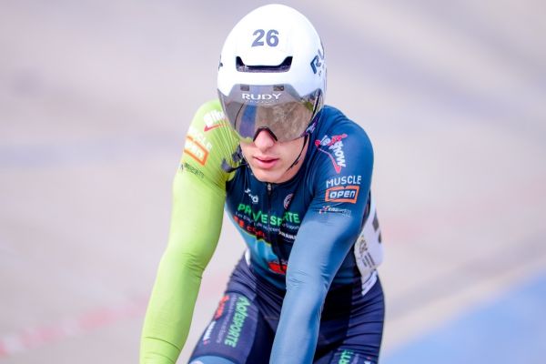 Imagem referente a notícia: Cascavelense Arthur Gobbi acelera rumo à glória no ciclismo internacional