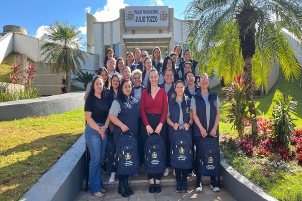 Agentes Comunitárias de Saúde de Corbélia participam de capacitação e recebem novos uniformes