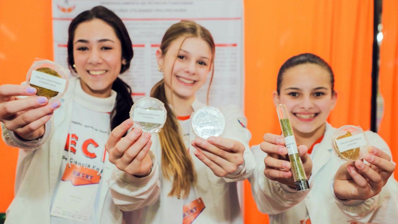 FECET 2025 | Cascavel se torna palco da maior feira científica pré-universitária do Paraná e atrai talentos de todo o Brasil