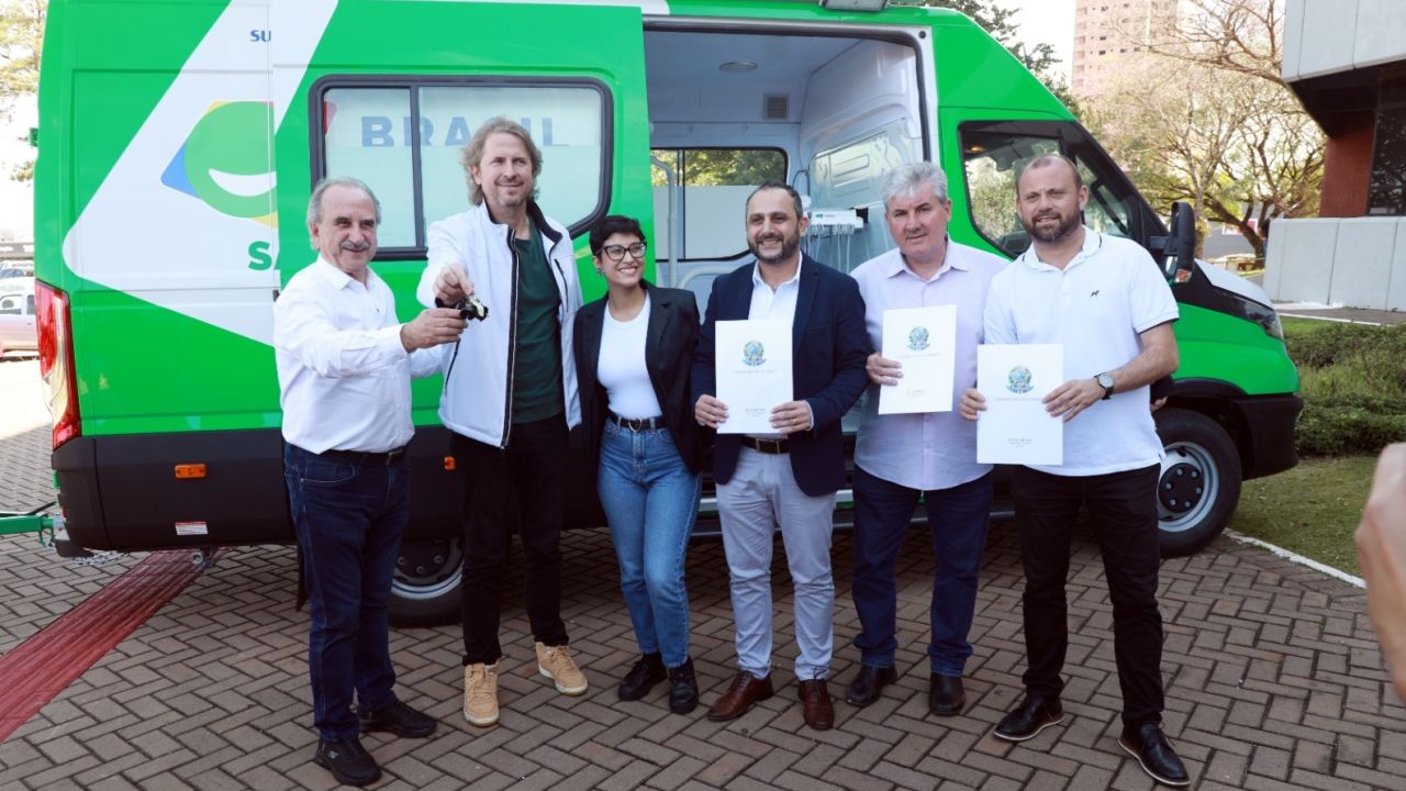 Cascavel recebe Unidade Odontológica Móvel e novos recursos para obras e esporte