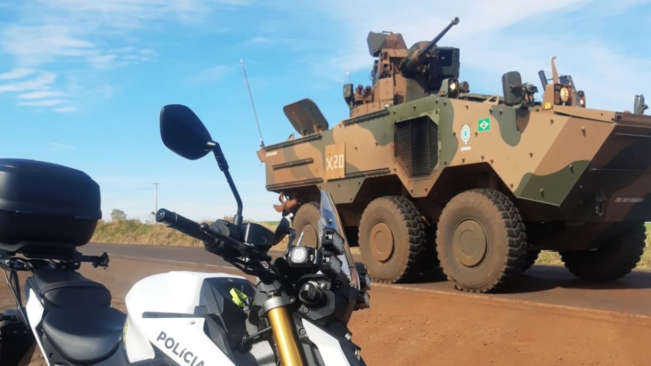 Blindados do Exército tomam as estradas do Oeste em megaoperações de escolta