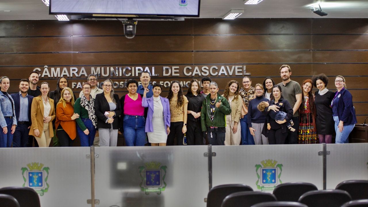 Câmara de Cascavel discute ampliação de direitos para mães, pais e crianças