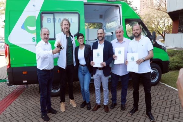 Imagem referente a notícia: Cascavel recebe Unidade Odontológica Móvel e novos recursos para obras e esporte