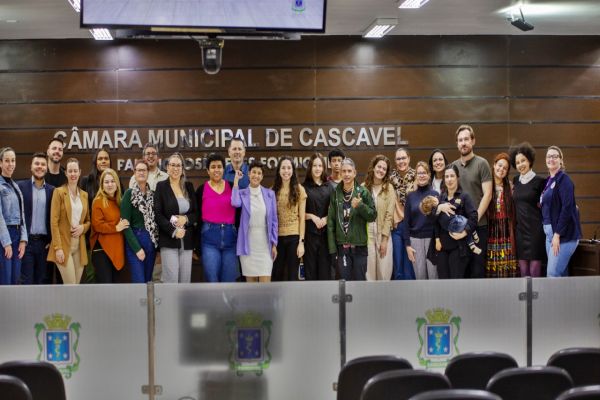 Imagem referente a notícia: Câmara de Cascavel discute ampliação de direitos para mães, pais e crianças