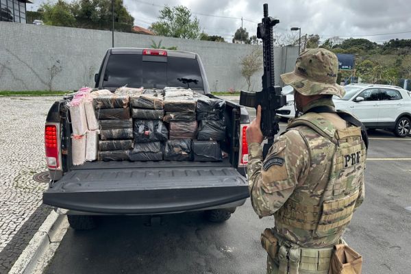 Imagem referente a notícia: Após perseguição, PRF apreende mais de uma tonelada de maconha em Porto Amazonas