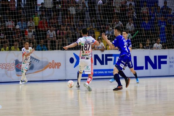 Cascavel Futsal goleia São José e sobe na tabela da LNF