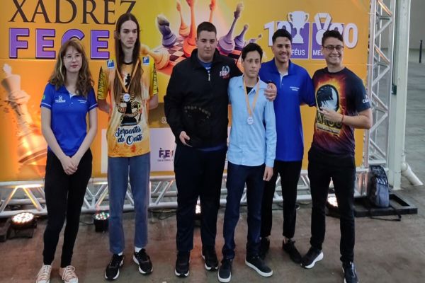 Delegação de Corbélia conquista destaque na Copa FECET de Xadrez 2025