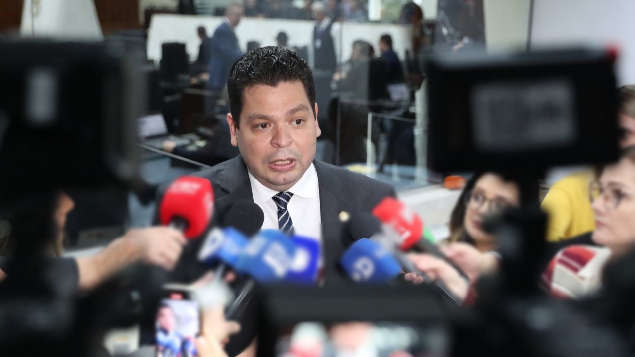 Redução histórica do IPVA avança e vai incentivar emplacamento no Paraná, destaca Gugu Bueno