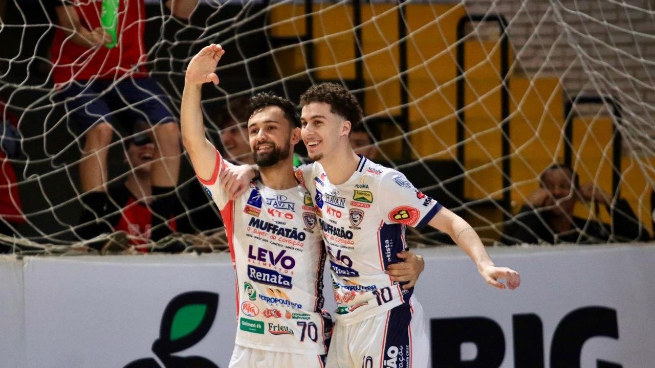 Cascavel Futsal atropela o Ampére e garante vaga no mata-mata da Série Ouro