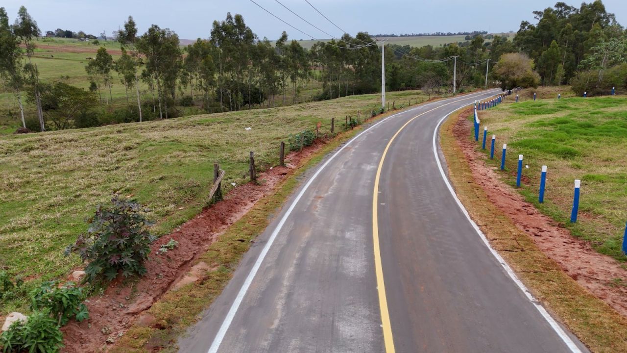 Itaipu inaugura pavimentação de estrada rural em Mariluz