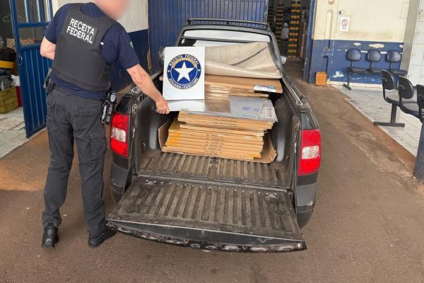 Imagem referente a notícia: Receita Federal retém 4 veículos, eletrônicos e droga na região de Cascavel