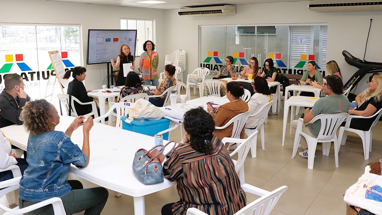 Artesãos lindeiros ao lago de Itaipu participam de workshop sobre criatividade no artesanato