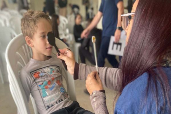 Imagem referente a notícia: Vereador quer que Prefeitura traga a Cascavel programa Bons Olhos Paraná