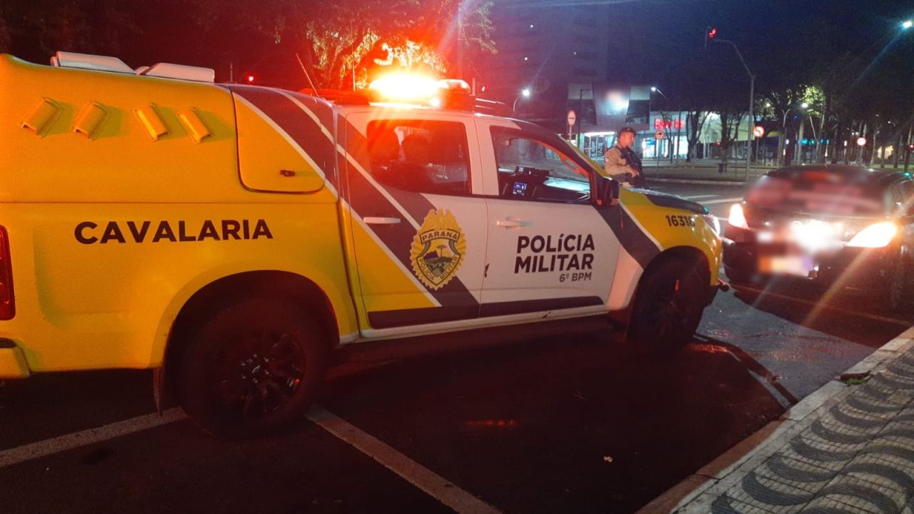 Cavalaria da PM flagra arma escondida e motorista embriagado em Cascavel