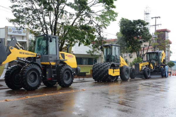 Imagem referente a notícia: Corbélia é contemplada com novas máquinas agrícolas em programa do Governo do Estado