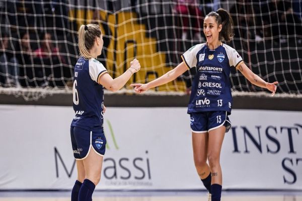 Stein Cascavel atropela Cianorte e dispara na liderança do Paranaense de Futsal Feminino