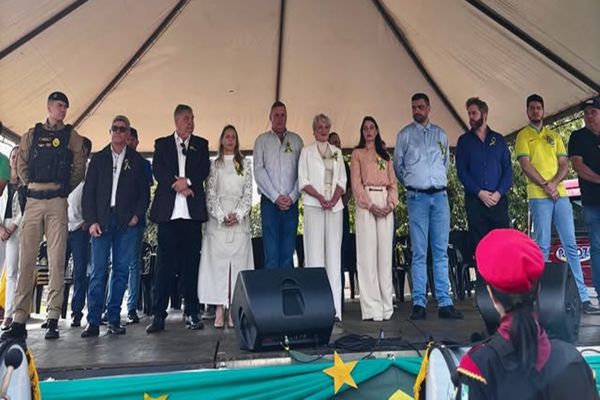 Imagem referente a notícia: Corbélia celebra Independência com Desfile Histórico e milhares de pessoas nas ruas