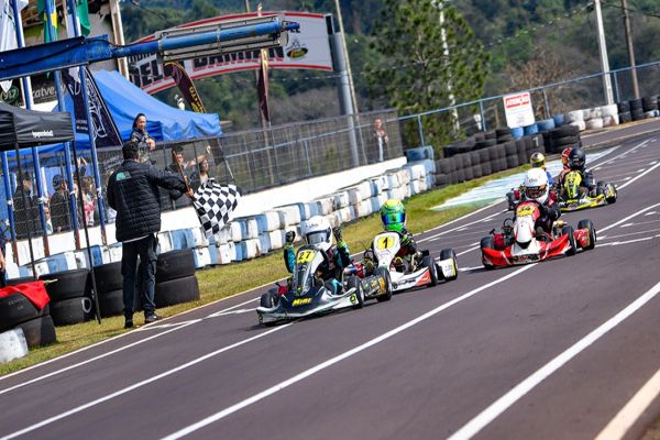 Paranaense de Kart tem 7 cidades com campeões