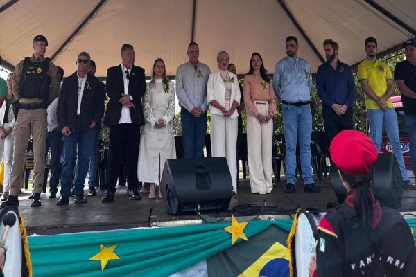 Imagem referente a notícia: Corbélia celebra Independência com Desfile Histórico e milhares de pessoas nas ruas