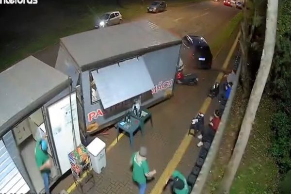 Motorista embriagado que fez “strike” na Rua Manaus está preso de forma preventiva