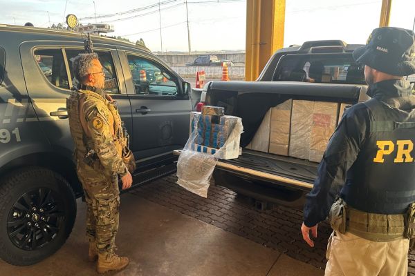 Imagem referente a notícia: Paraguaio é preso com 700 celulares avaliados em R$ 1 milhão na BR-277 em Cascavel