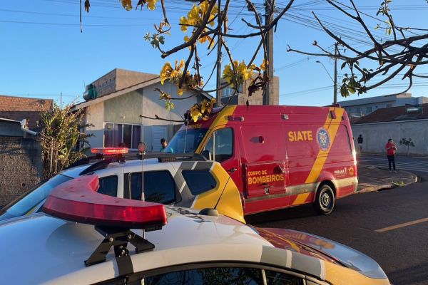 Imagem referente a notícia: Homem é ferido com cortadeira após briga entre irmãos no Jardim Riviera em Cascavel