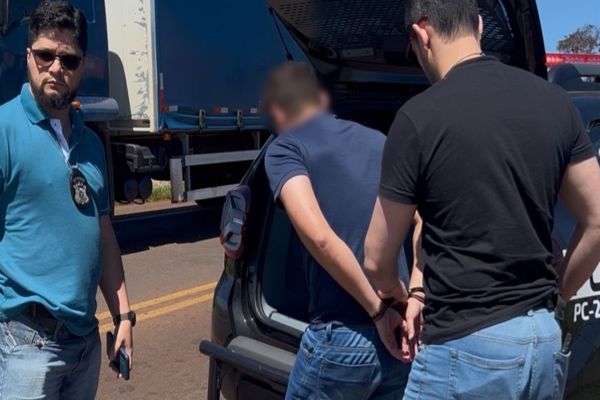Imagem referente a notícia: Ex-candidato a vereador de Cascavel e organizador de evento k-pop é preso por crimes sexuais contra menores em Cascavel