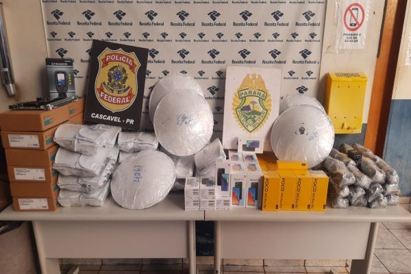 Imagem referente a notícia: Polícia Militar e Polícia Federal apreendem mais de 200 itens eletrônicos trazidos ilegalmente do Paraguai em Cascavel