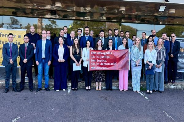 OAB Cascavel realiza ato de desagravo em defesa da advocacia