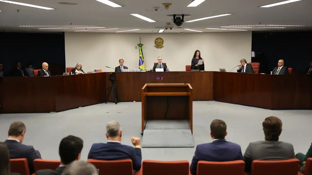 STF retoma julgamento de Bolsonaro; Cármen Lúcia vota