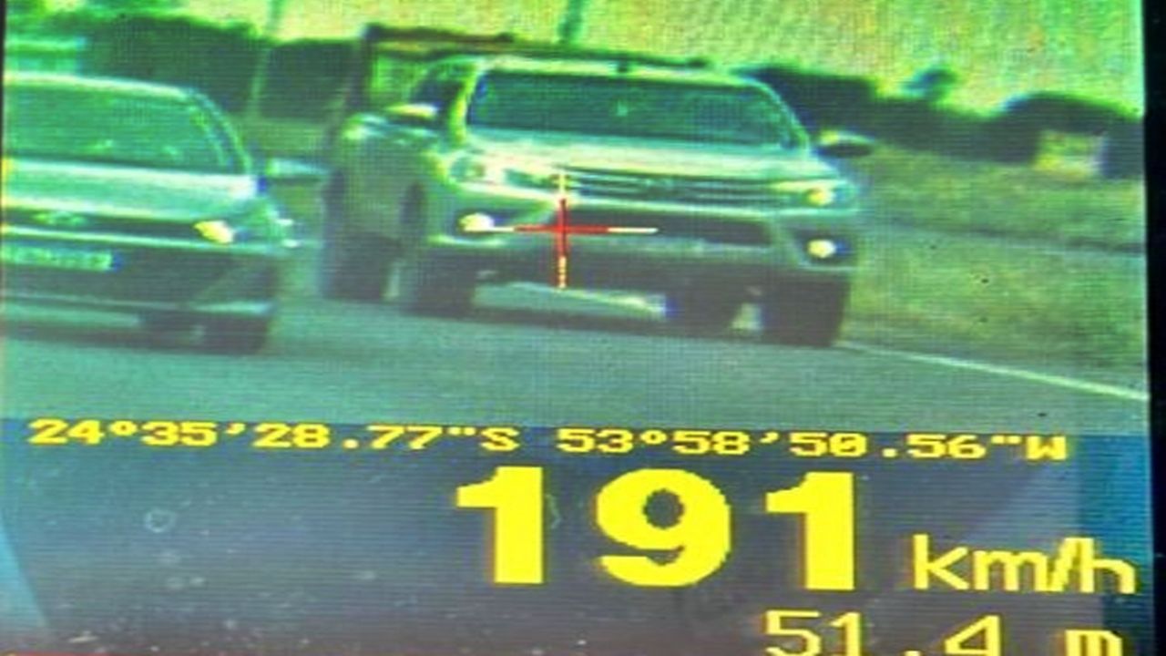 PRF flagra caminhonete a quase 200 km/h no oeste do Paraná