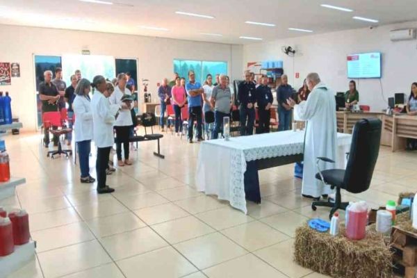 Imagem referente a notícia: Produtores rurais de São João participam de bênção das sementes