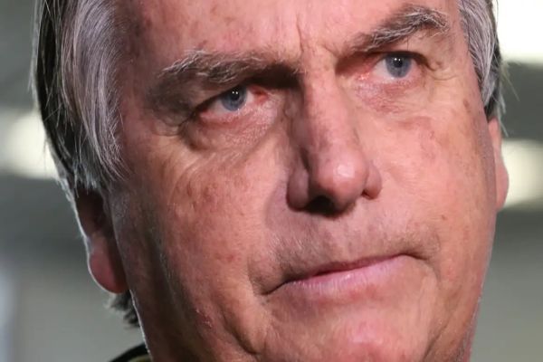Imagem referente a notícia: STF condena Bolsonaro a 27 anos e três meses de prisão