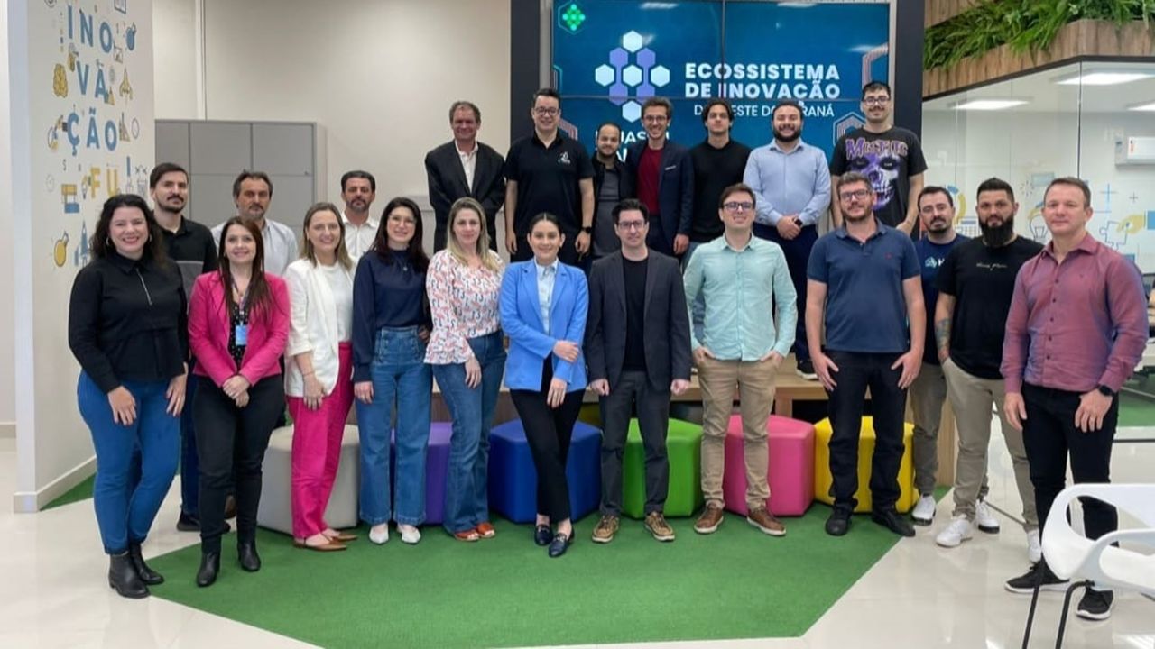 Jovens de cidades do Oeste conhecem ecossistema de inovação de Cascavel