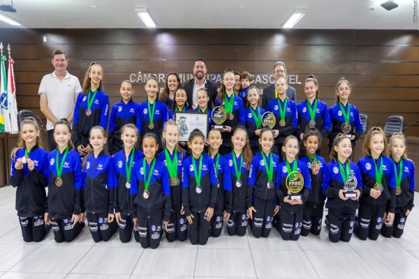 Cascavel celebra esporte e segurança em sessão solene marcada por homenagens históricas
