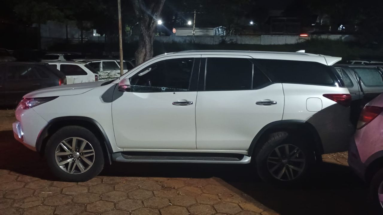 Tiros, perseguição e prisão: Motociclista atira contra motorista de SW4 e acaba preso junto com a mãe em Cascavel