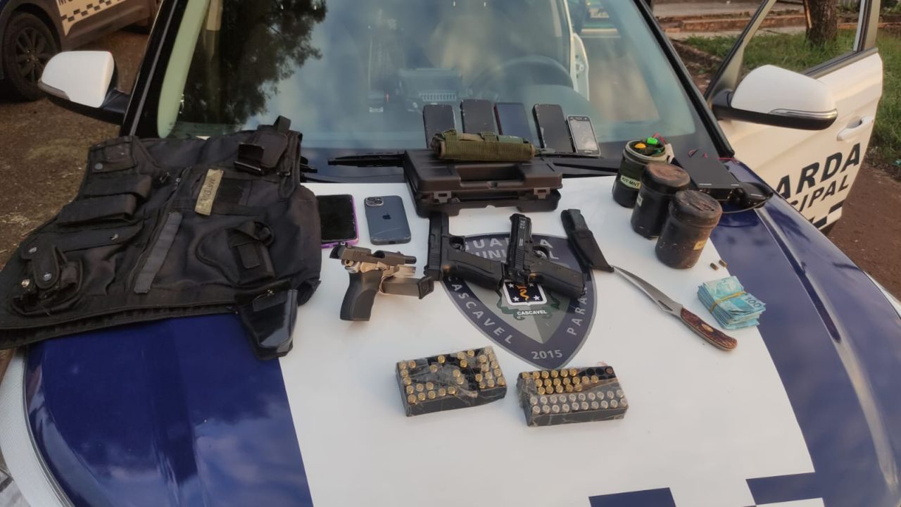 Tiroteio, prisão e arsenal apreendido em operação da GM e PM no Bairro Esmeralda em Cascavel