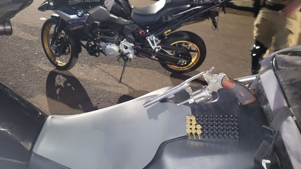 Ação da PM termina com prisão e apreensão de revólver em Cascavel